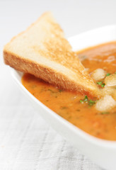 Tomatensuppe mit Toast
