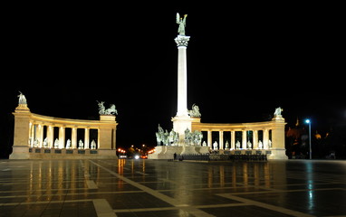 Fototapeta na wymiar Denkmal w Budapeszcie