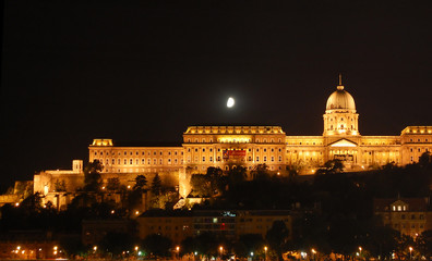 Fototapeta na wymiar Budapeszt - Hungarian Royal Palace w nocy