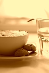 cappuccino und kekse
