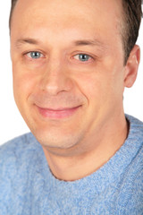 Obraz premium close-up smiling man in blue sweater