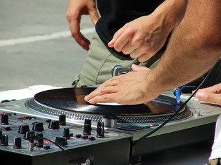 DJ durante una sesión