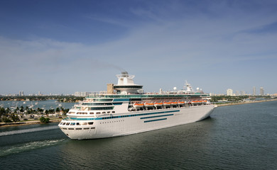 Cruise ship leaving Miami