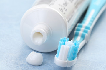 Fototapeta na wymiar toothpaste and toothbrush