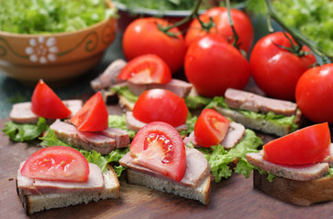Sandwiches with lettuce and tomato
