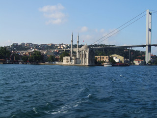 Obraz premium bridge and the mosque
