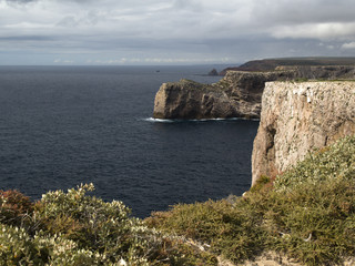 Fototapeta na wymiar Cap et falaise de Sagres et Pointe St-Vincent