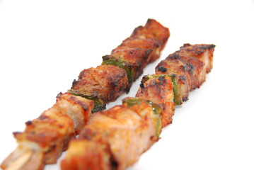 deux brochettes grillées