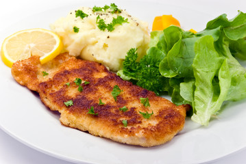 schnitzel -paniert mit salat