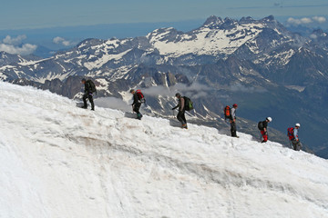 Cordées d'alpinistes