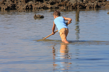 Enfant à la pêche