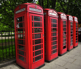 Typische  rote  Telephonzelle in London