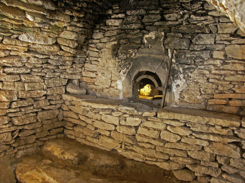 four &agrave; pain dans le village des bories &agrave; Gordes