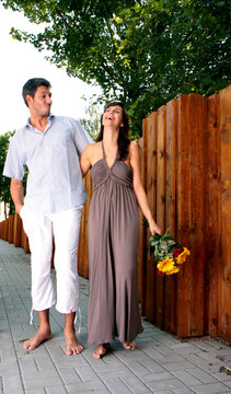 parr mit blumen strau&szlig;