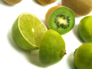 Fototapeta na wymiar Kiwi i limonki