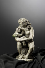 Fototapeta na wymiar mother and son Clay sculpture