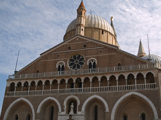 Fototapeta na wymiar Padua St. Antoine cathedral