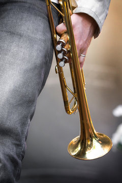 trompette musicien concert jazz piston cuivre vent main