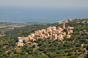 le village d'Aregno en Corse