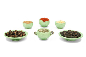 Présentation d'épices et d'herbe