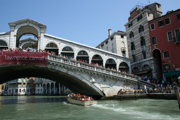 Fototapeta na wymiar Rialto Bridge in Venice Italy