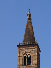 Obraz premium Torre de una iglesia en Pavia (Italia)