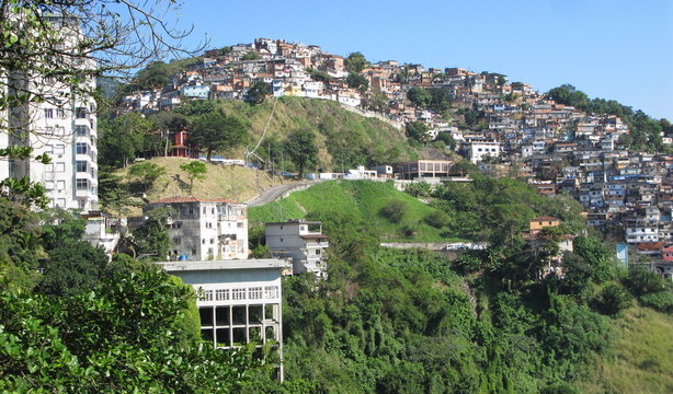 Immeubles et favelas, Rio, Brésil