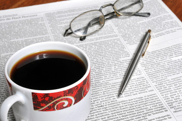 café y periódico