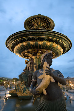 Fuente de la plaza de la Concordia, Paris (France)