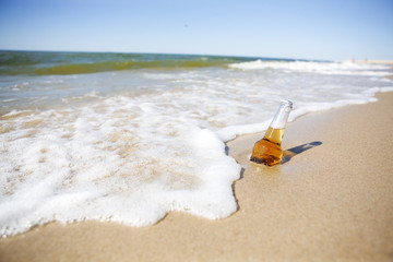 Obraz premium Bottle of Beer on a Beach