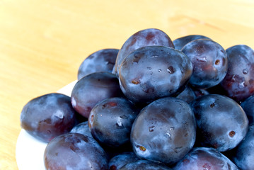 frische pflaumen