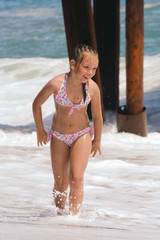 girl plays at the seaside