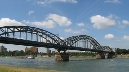 Fototapeta na wymiar Südbrücke Köln