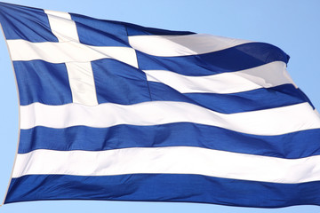 Fototapeta na wymiar Machać flagą Grecji w tle niebieskiego nieba