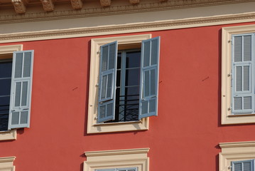 façade ocre