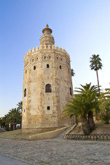 Fototapeta na wymiar Torre del Oro w Sewilli