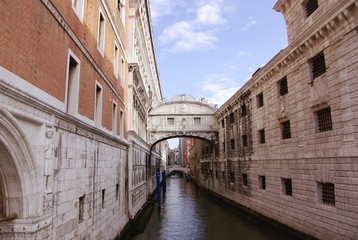 Fototapeta na wymiar The Doge's palace and the bridge of sight in Venice, Italy