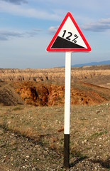 panneau preventif, descente dangereuse