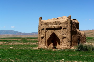 abris sur la route de la soie, caravansarai, kirghizistan