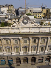Palacio de Milan desde el tejado de la catedral (Italia)