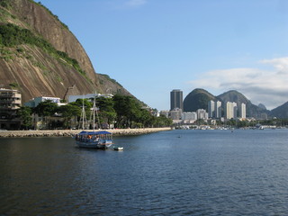 Naklejka premium Immeubles et collines, baie de Rio de Janeiro, Brésil