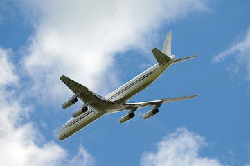 Fototapeta na wymiar Quad samolot odrzutowy silnik z przekładnią się do lądowania