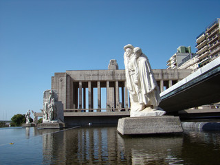 Monumento a la Bandera - Lola Mora Square (Argentina)