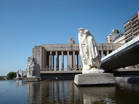Monumento a la Bandera - Lola Mora Square (Argentina)