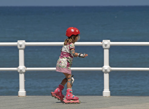 Ni&ntilde;a con patines