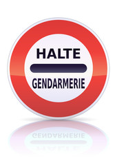 Arrêt au poste de gendarmerie (reflet métal)