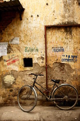bicyclette posee sur un mur