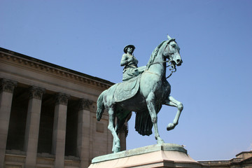 Fototapeta na wymiar Queen Victoria statue