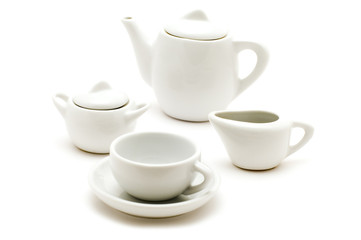 Fototapeta na wymiar obiekt na białym - naczynie kuchenne White tea service