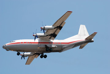 aereo quadrimotore a elica